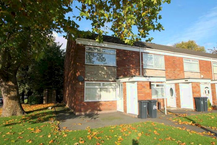 1 Bedroom Apartment To Rent In Apperley Way, Halesowen, West Midlands, B63
