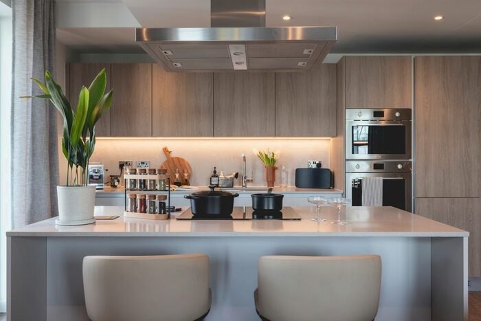 3 Bedroom Flat To Rent In Nine Elms Lane, London, SW11