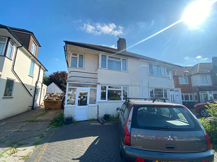 3 Bedroom Semi-Detached House To Rent In Branksome Way, Harrow, Greater London, HA3