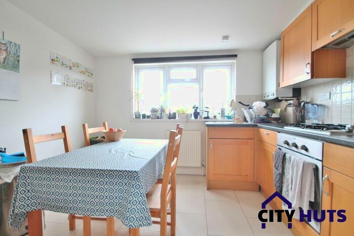 2 Bedroom Flat To Rent In Turnpike Lane, Turnpike Lane, N8