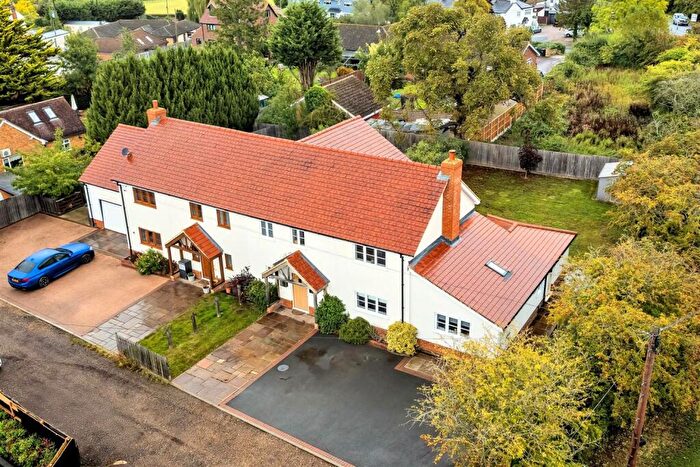 4 Bedroom Semi-Detached House For Sale In Bumbles Green, Nazeing, EN9