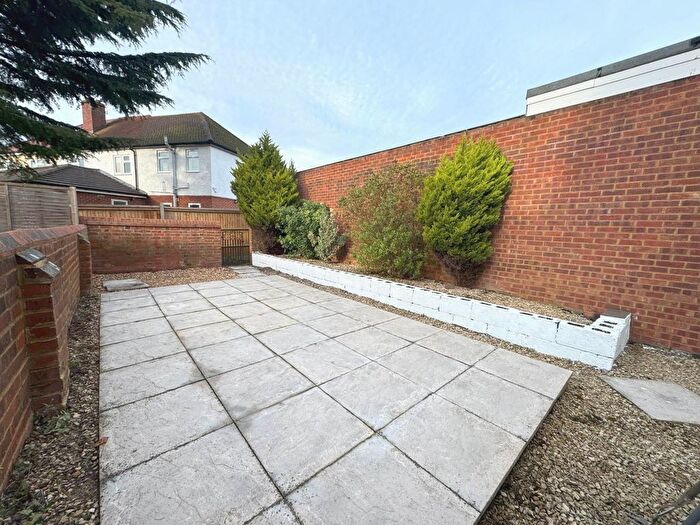 2 Bedroom Flat To Rent In Basingstoke Road, Reading, RG2