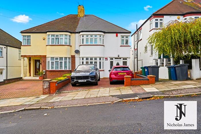 4 Bedroom Semi-Detached House To Rent In The Woodlands, Southgate, London, N14