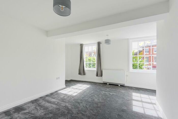 2 Bedroom Apartment To Rent In Market Place, Wokingham, RG40