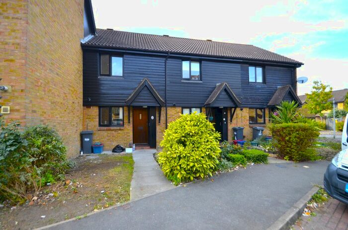 2 Bedroom End Of Terrace House To Rent In Beagle Close, Feltham, TW13