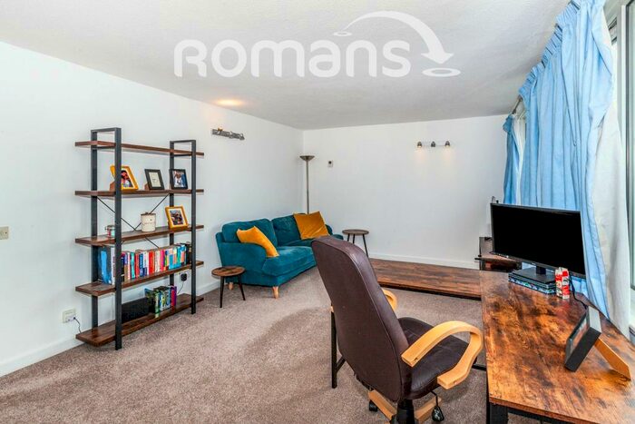 2 Bedroom Property To Rent In Mountbatten Square, SL4