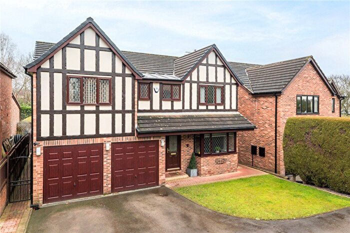 4 Bedroom Detached House For Sale In The Oaks, Churwell, Morley, Leeds, LS27