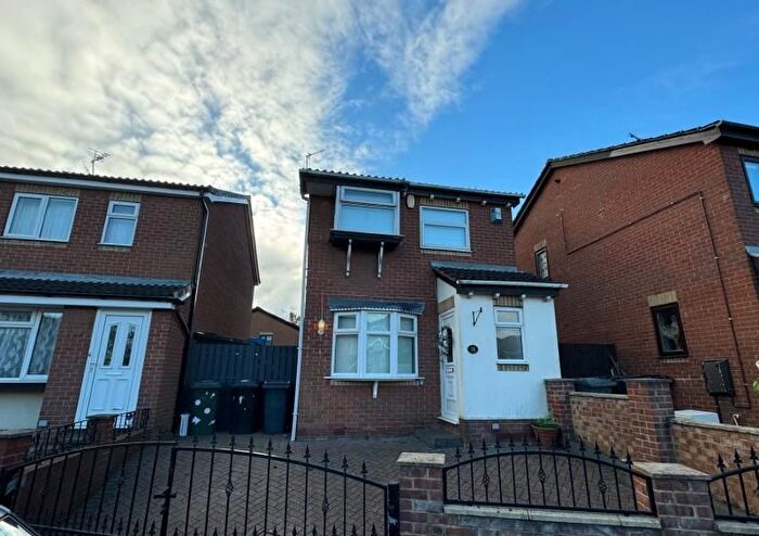 3 Bedroom Detached House To Rent In Clayton Road, Leeds, LS10