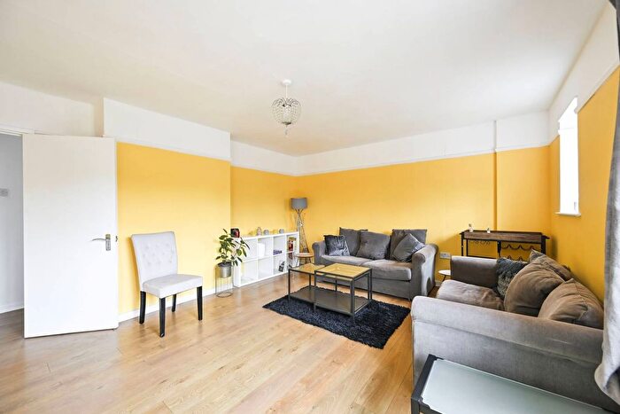 3 Bedroom Flat To Rent In Fordingley Road, Maida Hill, London, W9