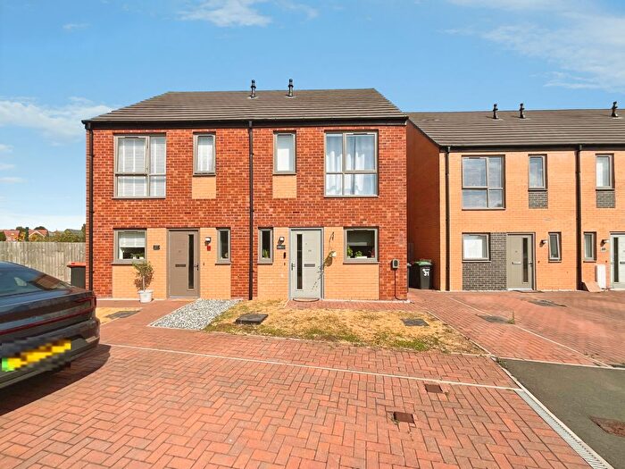2 Bedroom Semi-detached House For Sale In Harker Close, Nottingham, NG15