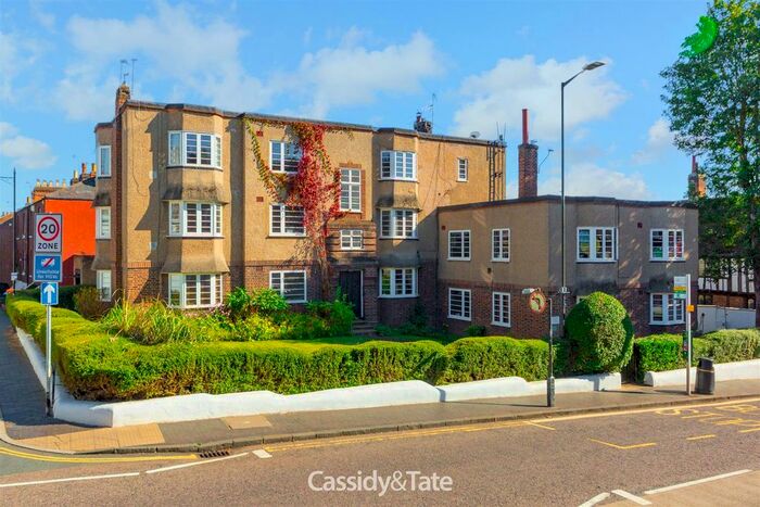 2 Bedroom Flat To Rent In Holywell Hill, St.Albans, AL1