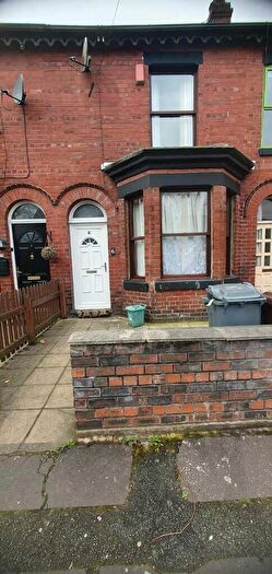 2 Bedroom Terraced House For Sale In Crescent GroveLevenshulme, Manchester, M19