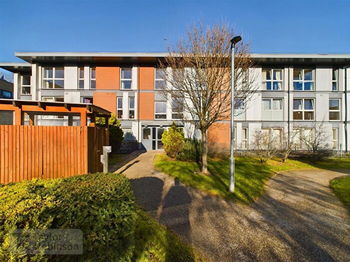 2 Bedroom Flat To Rent In Commonwealth Drive, Crawley, West Sussex., RH10