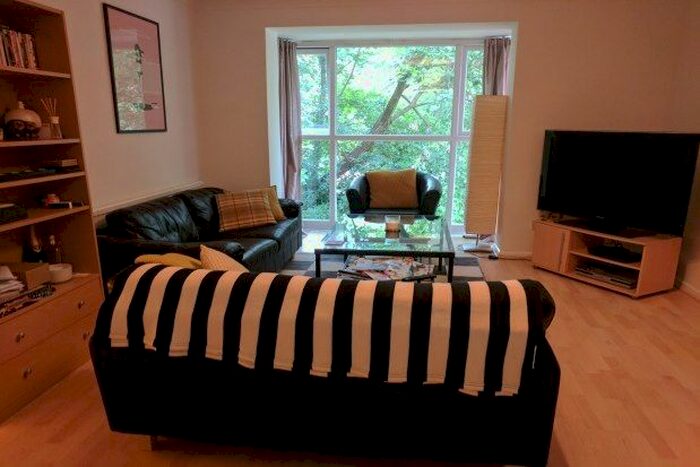 1 Bedroom Flat To Rent In Andrew Court, Manchester, M20