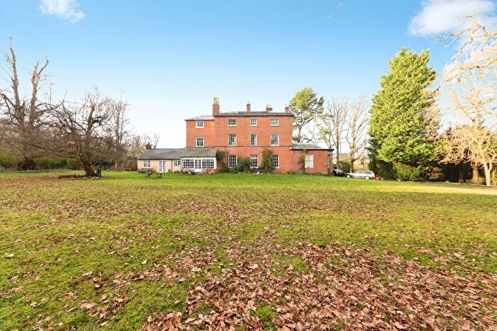 4 Bedroom Flat For Sale In Elmdon Park, Solihull, West Midlands, B92