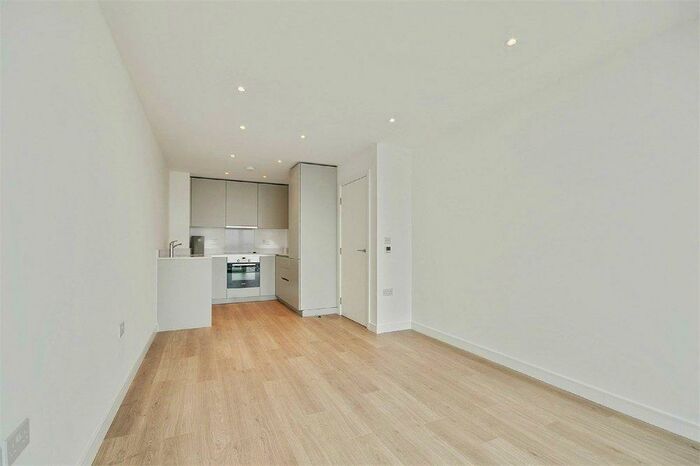 1 Bedroom Apartment To Rent In Pinnacle Apartments, Saffron Central Square, Croydon, CR0