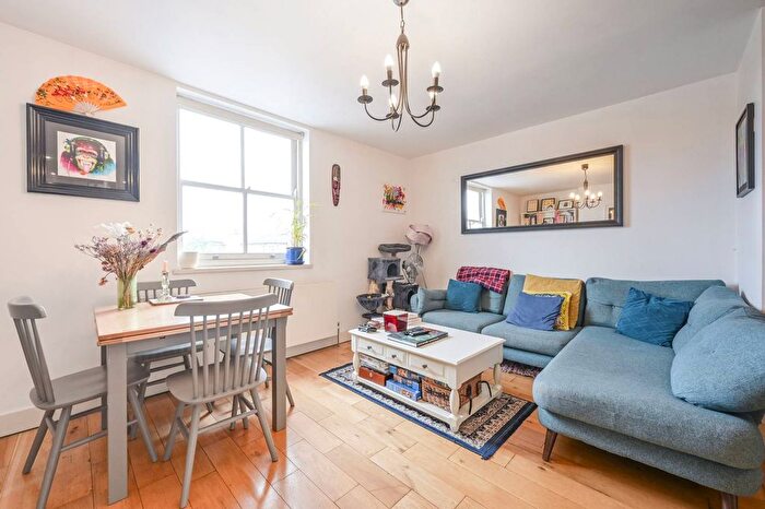 3 Bedroom Flat For Sale In Bow Road, Bow, London, E3