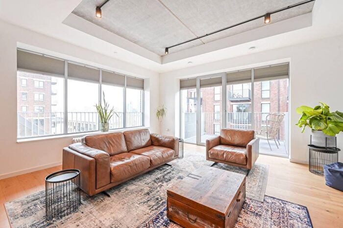 2 Bedroom Flat For Sale In Goodluck Hope, Tower Hamlets, London, E14