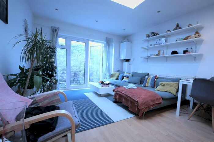 1 Bedroom Flat To Rent In Holloway Road, London, N7