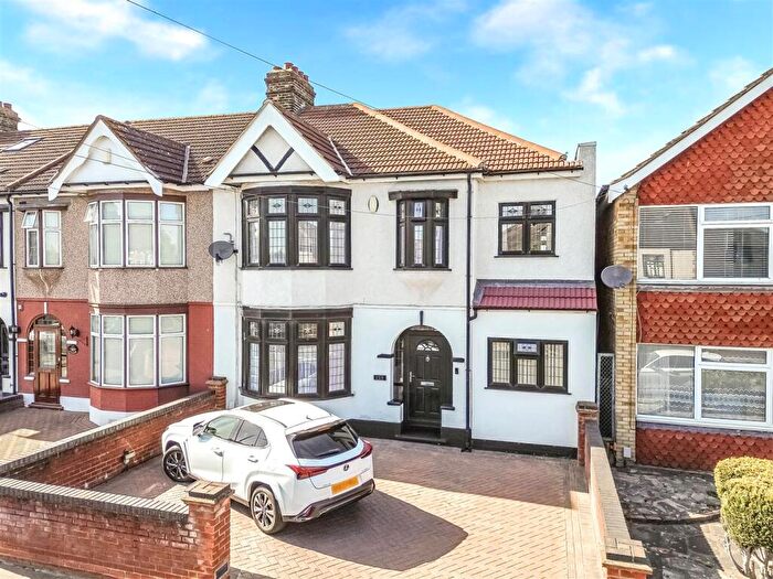 5 Bedroom End Of Terrace House For Sale In Dawlish Drive, Seven Kings, IG3