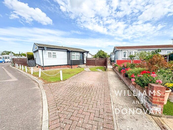 1 Bedroom Mobile Home For Sale In Hockley Park, Hockley, SS5