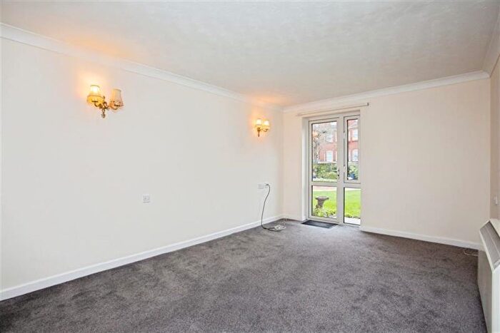 1 Bedroom Flat To Rent In Poplar Court, Lytham St Annes, FY8