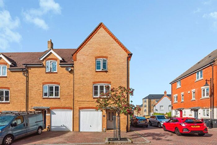 4 Bedroom Town House For Sale In Fitkin Court, Swindon, SN25
