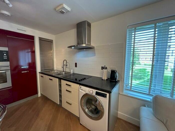 2 Bedroom Apartment To Rent In Kingsquarter, Maidenhead, SL6