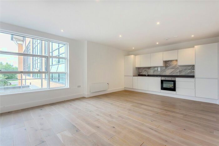 1 Bedroom Flat To Rent In The Boulevard, Cain Road, Bracknell, Berkshire, RG12