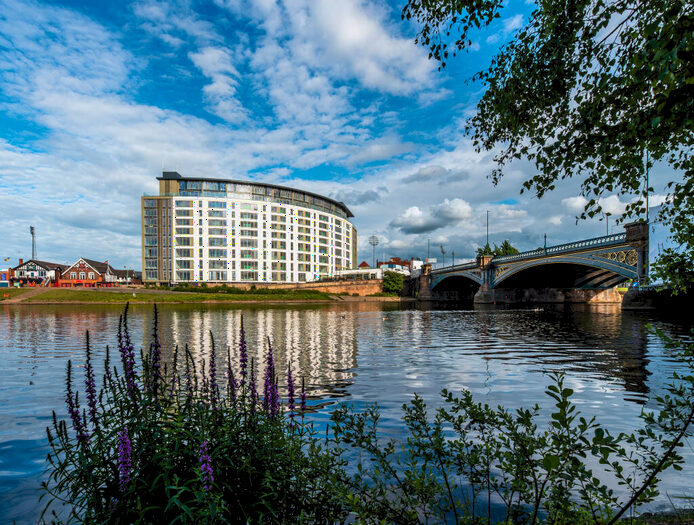 3 Bedroom Apartment To Rent In The Waterside Apartments, NG2