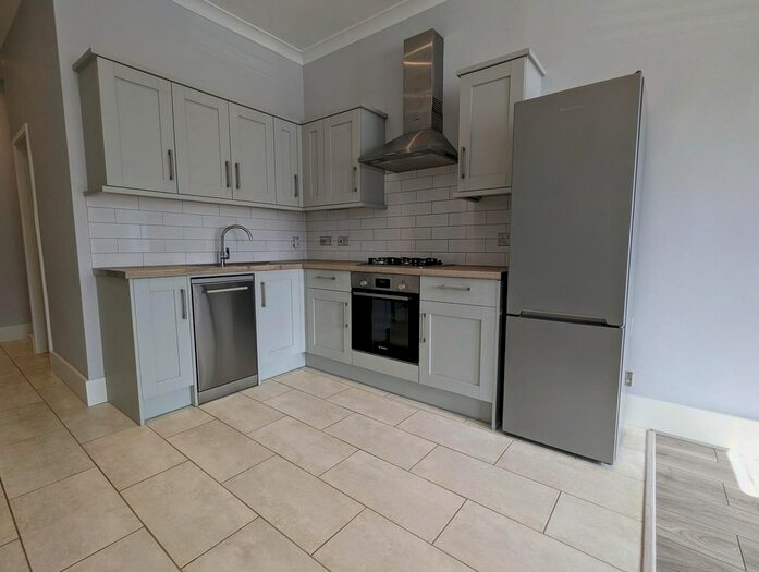 2 Bedroom Flat To Rent In Albany Road, Brentford, TW8