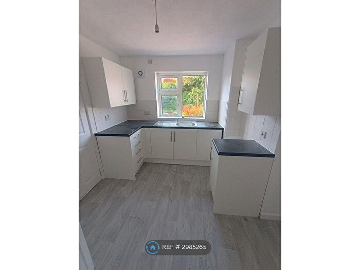 3 Bedroom Terraced House To Rent In The Spur, Oldham, OL8