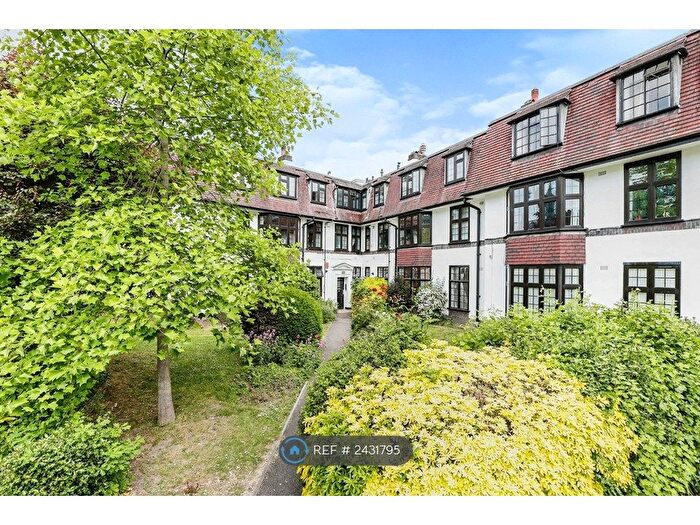 2 Bedroom Flat To Rent In Effingham Lodge, Kingston Upon Thames, KT1