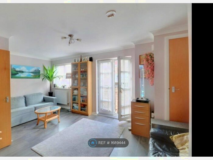 1 Bedroom Flat To Rent In Seven Stiles Court, Orpington, BR5