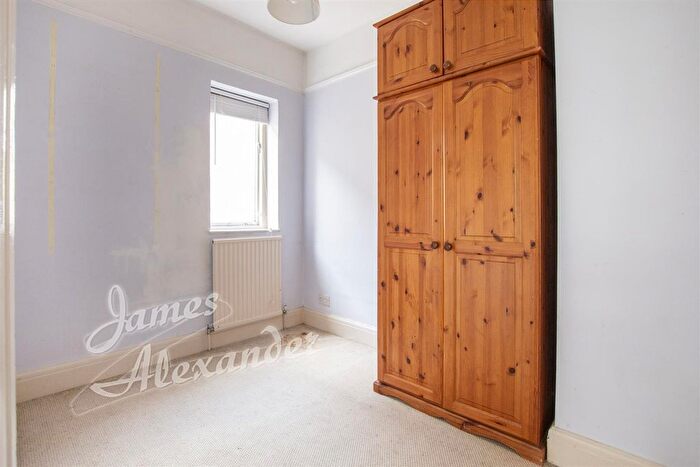 4 Bedroom Detached House For Sale In Pollards Hill North, London, SW16