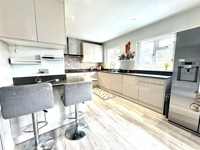 5 Bedroom Semi-Detached House To Rent In Farnham Road, Welling, DA16