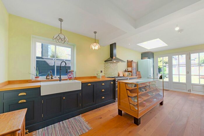 2 Bedroom Flat To Rent In Kingston Road, London, SW19