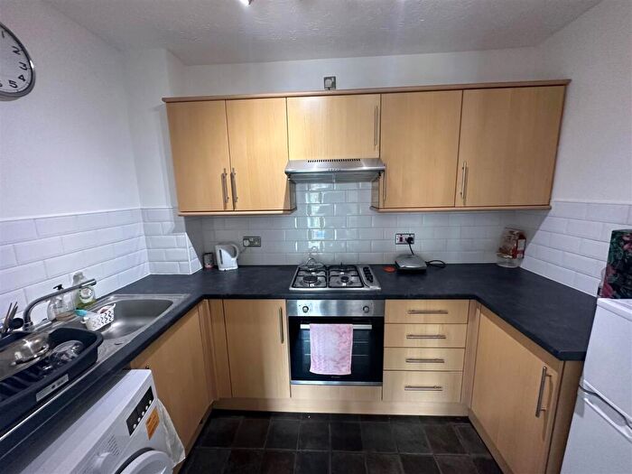 2 Bedroom Apartment To Rent In Willow Court, Chichester, PO19