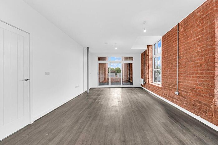 2 Bedroom Flat To Rent In Cotton Gardens, Bolton, Greater Manchester, BL1