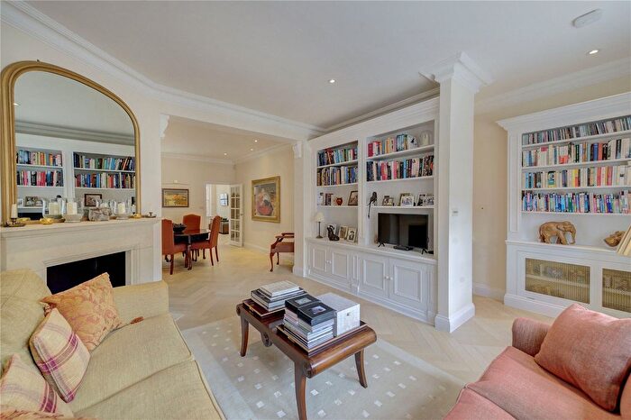 2 Bedroom Flat For Sale In Balfour Mews, Mayfair, London, W1K