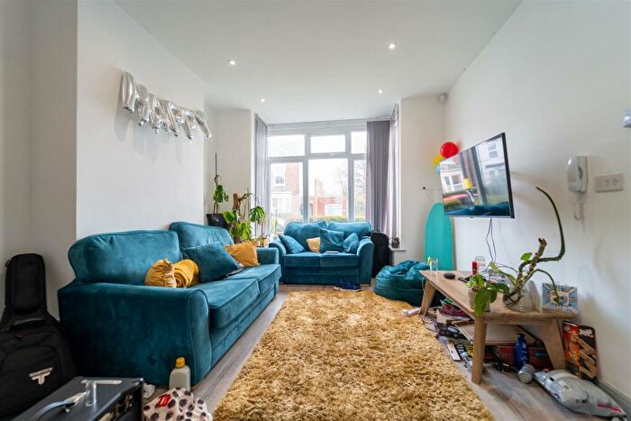 5 Bedroom House To Rent In Bournbrook Road, Birmingham, B29