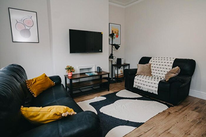 6 Bedroom House To Rent In Burley Lodge Road, Leeds, LS6