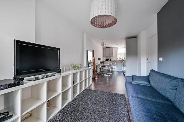 2 Bedroom Flat To Rent In Yeoman Street, Deptford, London, SE8