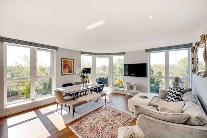 3 Bedroom Apartment For Sale In Astell Road, London, SE3