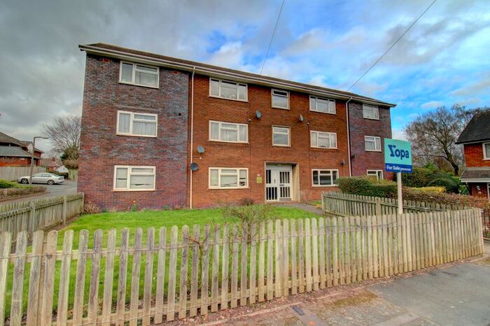 2 Bedroom Flat For Sale In Campians Avenue, Cheslyn Hay, Walsall, WS6