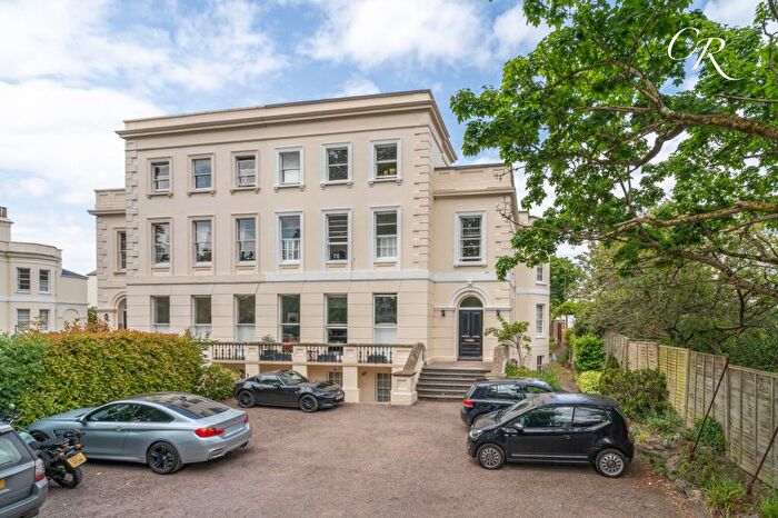 1 Bedroom Flat For Sale In London Road, Town Centre, GL52