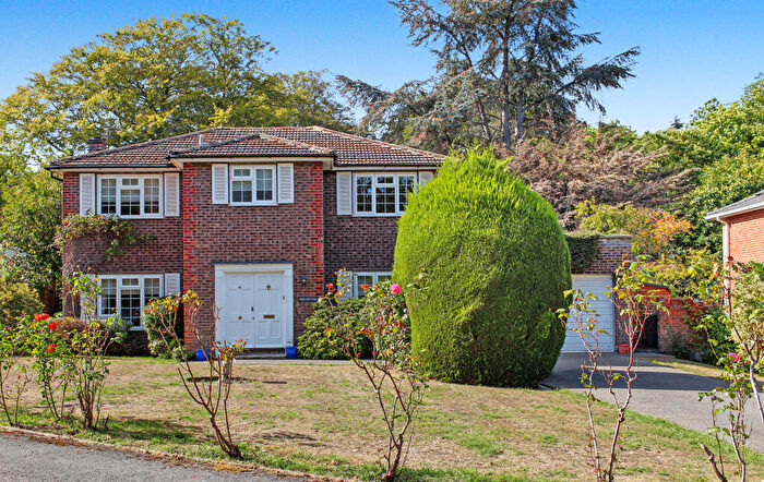 4 Bedroom Detached House For Sale In Beech Close Court, Cobham, Surrey, KT11