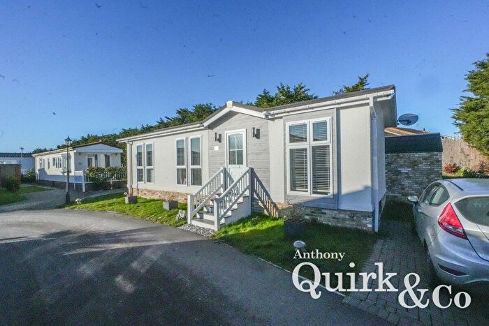 1 Bedroom Mobile/park Home For Sale In Creek Road, Canvey Island, SS8
