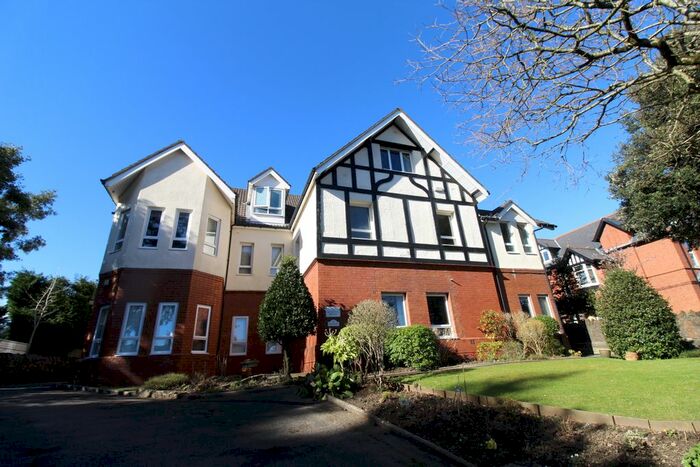 2 Bedroom Flat To Rent In Fairwater Road, Llandaff North, Cardiff, CF5