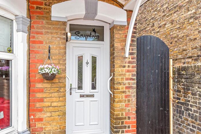 3 Bedroom Semi-Detached House For Sale In Wellwinch Road, Sittingbourne, Kent, ME10